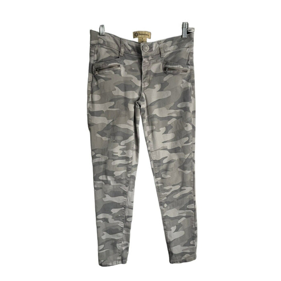 Democracy AB Technology Low Rise Camo Jeans Zipper Accent Stretch Womens Size 4 - Picture 1 of 12